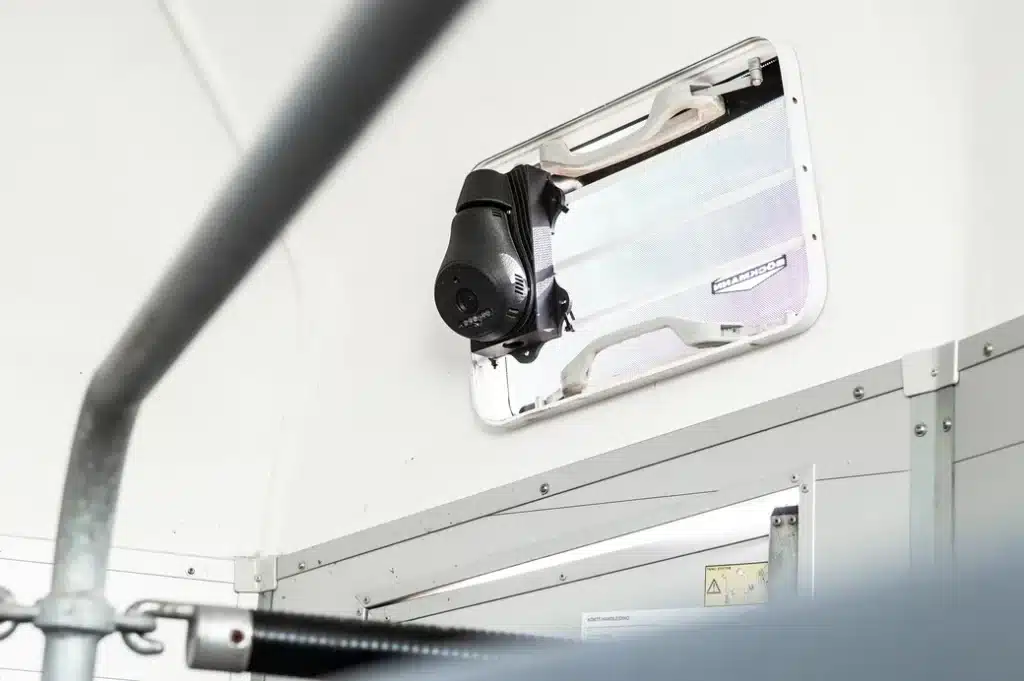 Coho 4G camera AI paarden horses cheval pferde trailer anhanger van